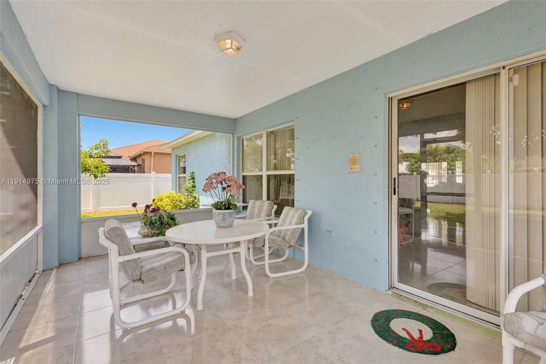 For Sale: $439,000 (3 beds, 2 baths, 2006 Square Feet)