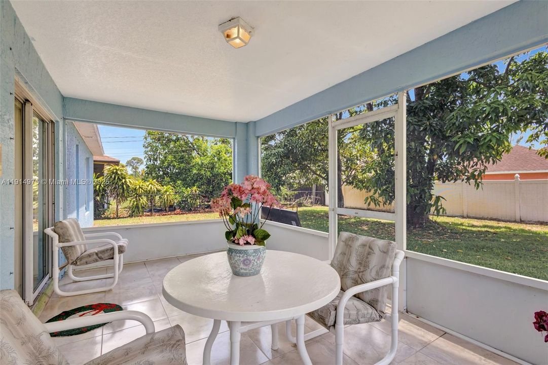 For Sale: $439,000 (3 beds, 2 baths, 2006 Square Feet)