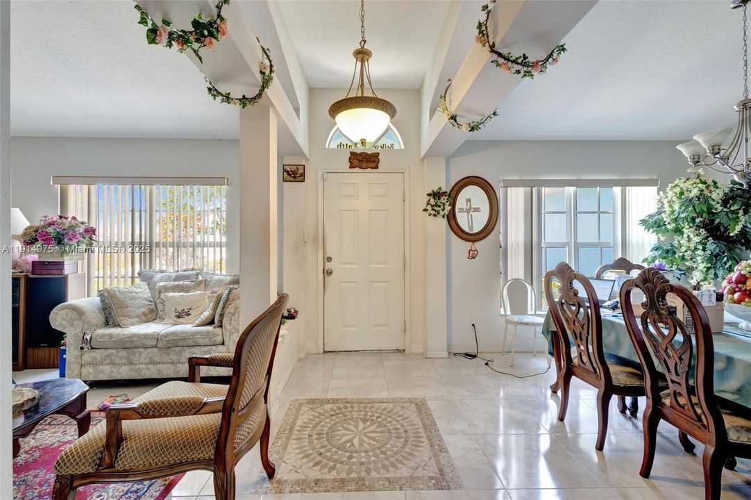 For Sale: $439,000 (3 beds, 2 baths, 2006 Square Feet)