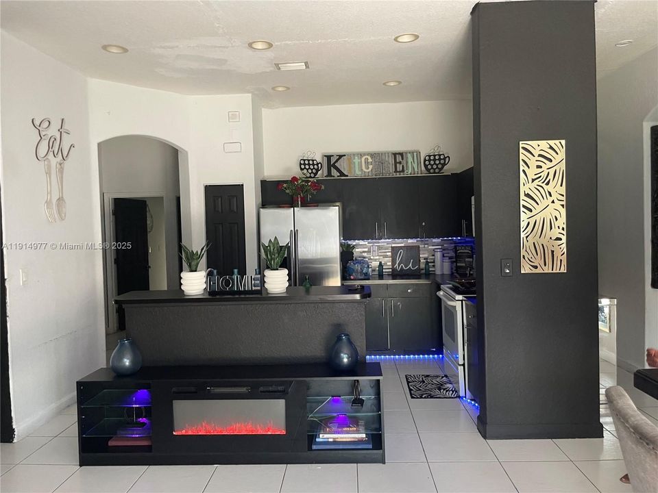 待售: $589,000 (4 贝兹, 3 浴室, 1968 平方英尺)