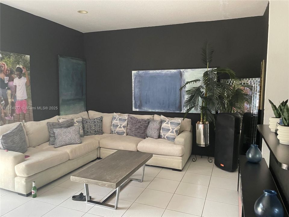 待售: $589,000 (4 贝兹, 3 浴室, 1968 平方英尺)