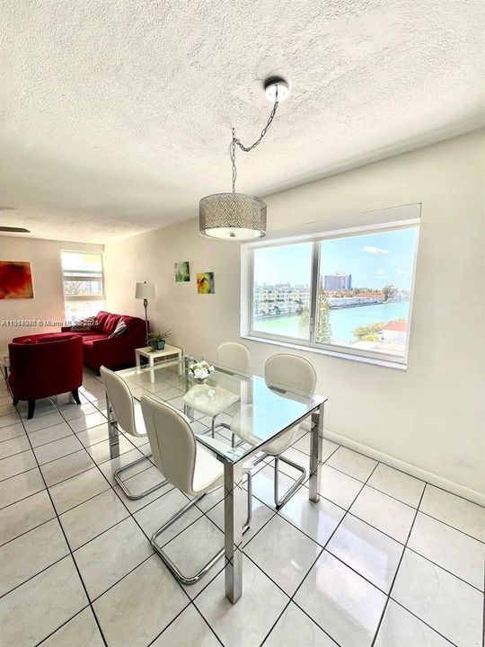 For Rent: $2,050 (1 beds, 1 baths, 841 Square Feet)