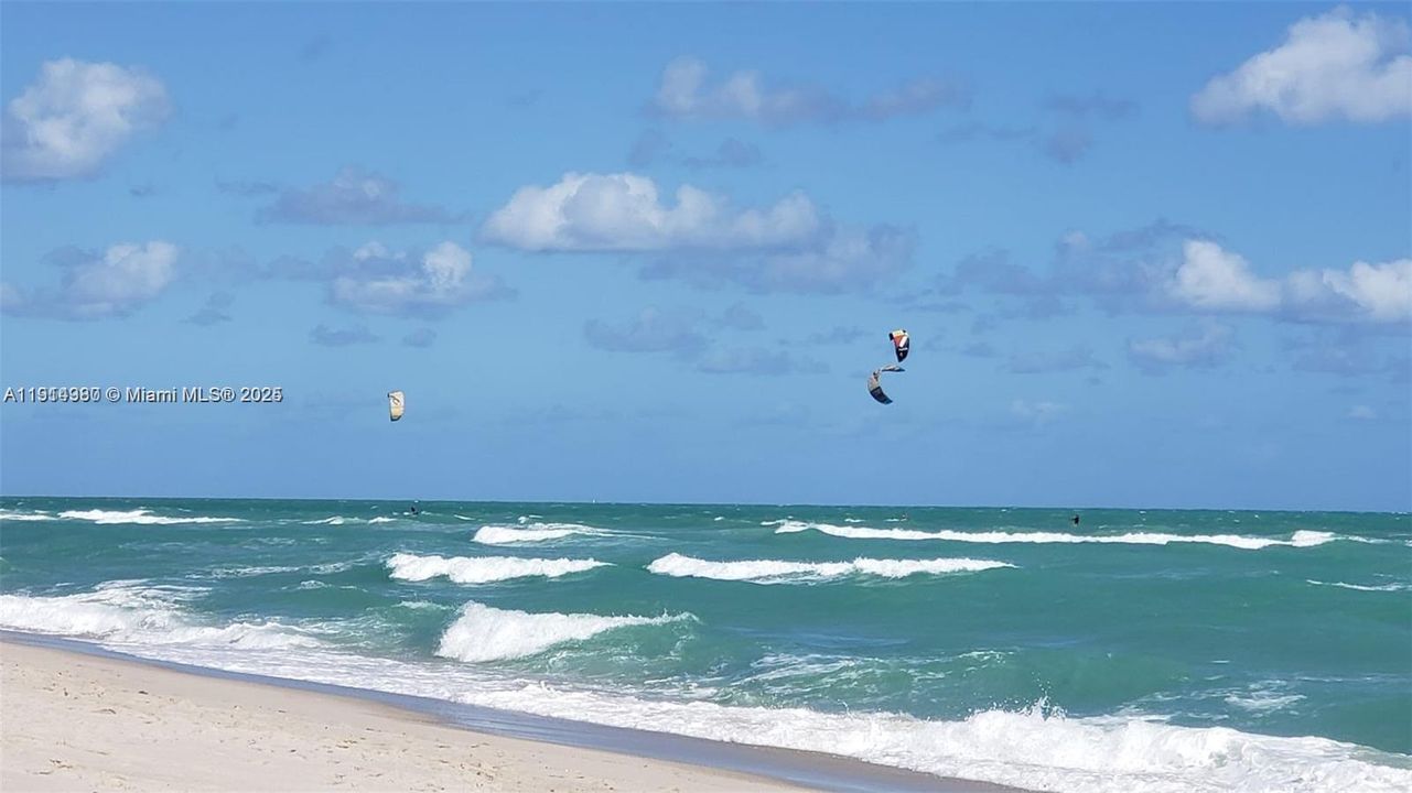 For Rent: $2,050 (1 beds, 1 baths, 841 Square Feet)