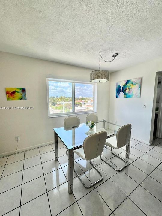 For Rent: $2,050 (1 beds, 1 baths, 841 Square Feet)