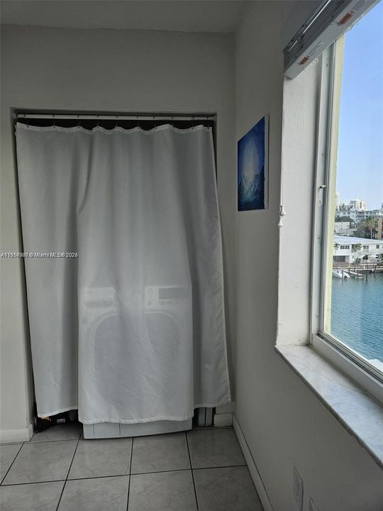 For Rent: $2,050 (1 beds, 1 baths, 841 Square Feet)