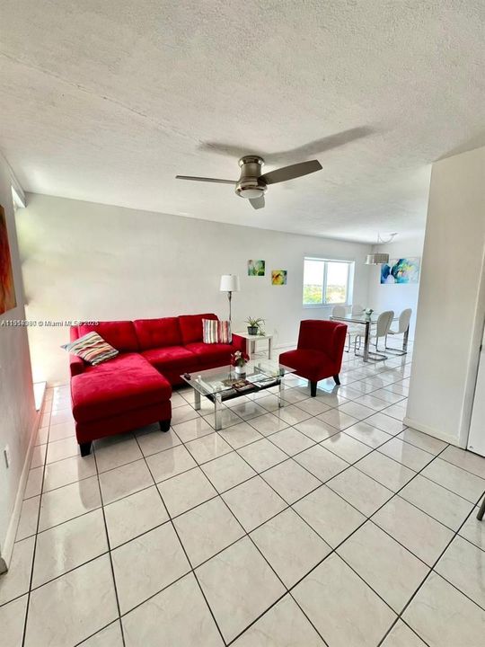 For Rent: $2,050 (1 beds, 1 baths, 841 Square Feet)
