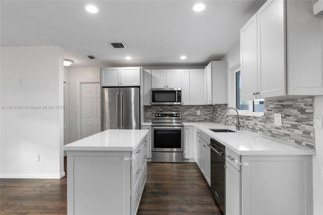 На продажу: $475,000 (2 спален, 1 ванн, 874 Квадратных фут)