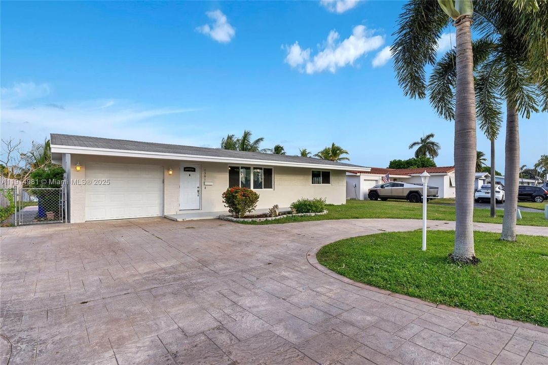 На продажу: $475,000 (2 спален, 1 ванн, 874 Квадратных фут)