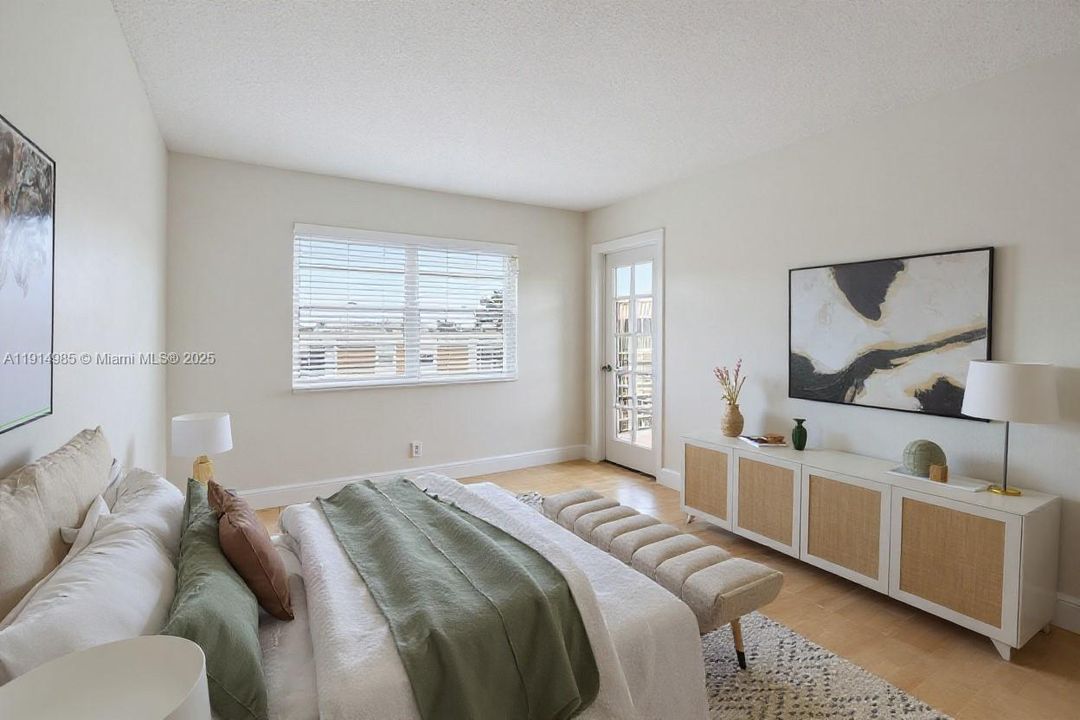 待售: $284,900 (2 贝兹, 2 浴室, 912 平方英尺)