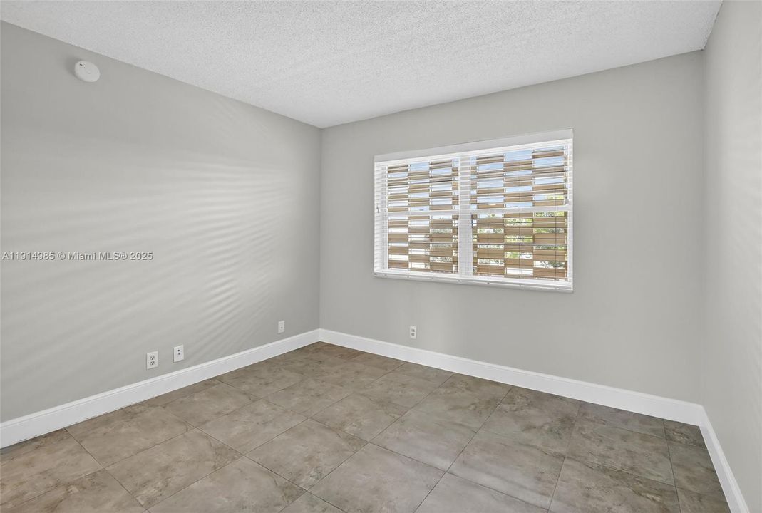 待售: $284,900 (2 贝兹, 2 浴室, 912 平方英尺)