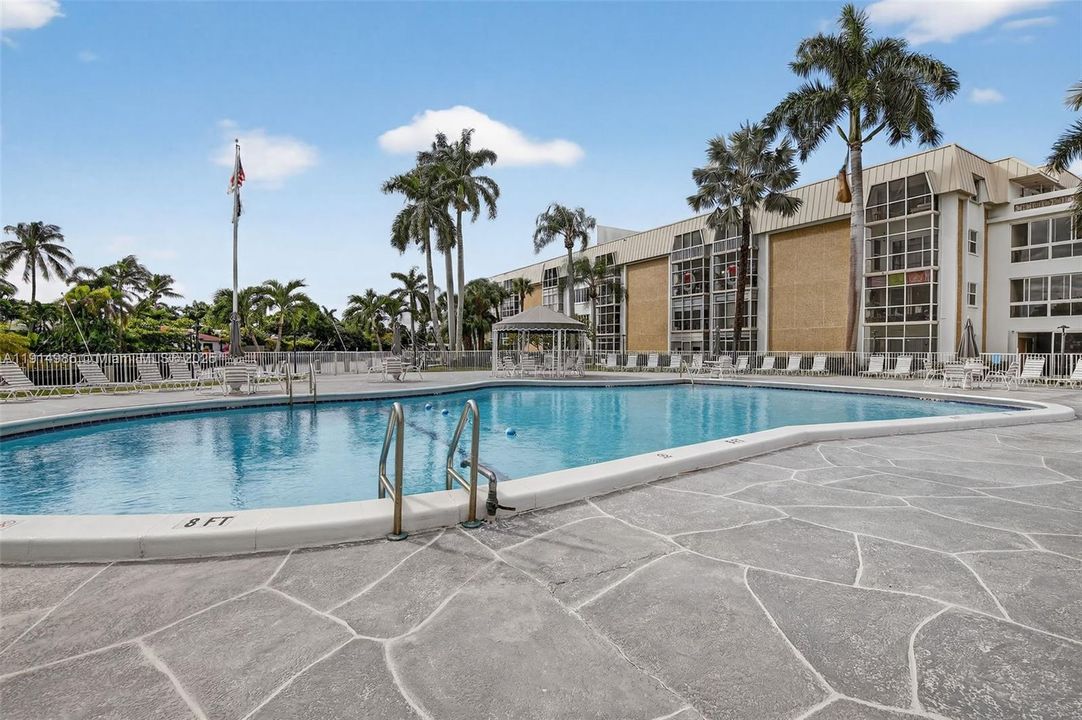 待售: $284,900 (2 贝兹, 2 浴室, 912 平方英尺)