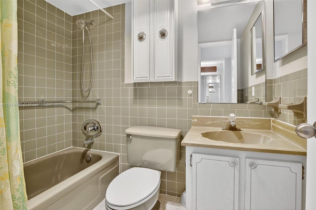 待售: $284,900 (2 贝兹, 2 浴室, 912 平方英尺)