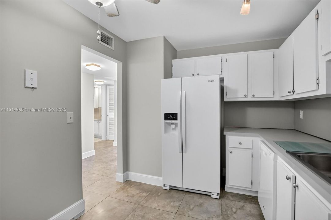 待售: $284,900 (2 贝兹, 2 浴室, 912 平方英尺)