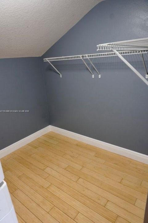 Activo con contrato: $2,800 (2 camas, 2 baños, 1349 Pies cuadrados)