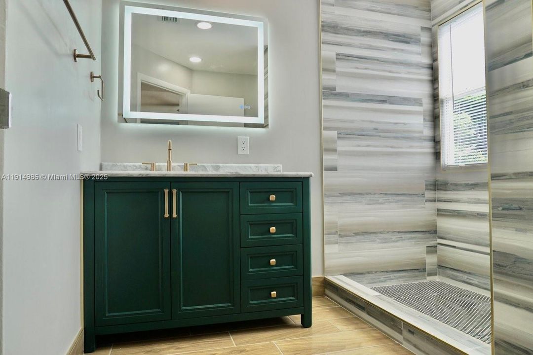 Activo con contrato: $2,800 (2 camas, 2 baños, 1349 Pies cuadrados)