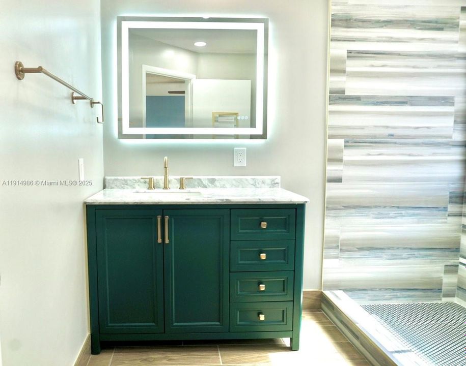 Activo con contrato: $2,800 (2 camas, 2 baños, 1349 Pies cuadrados)