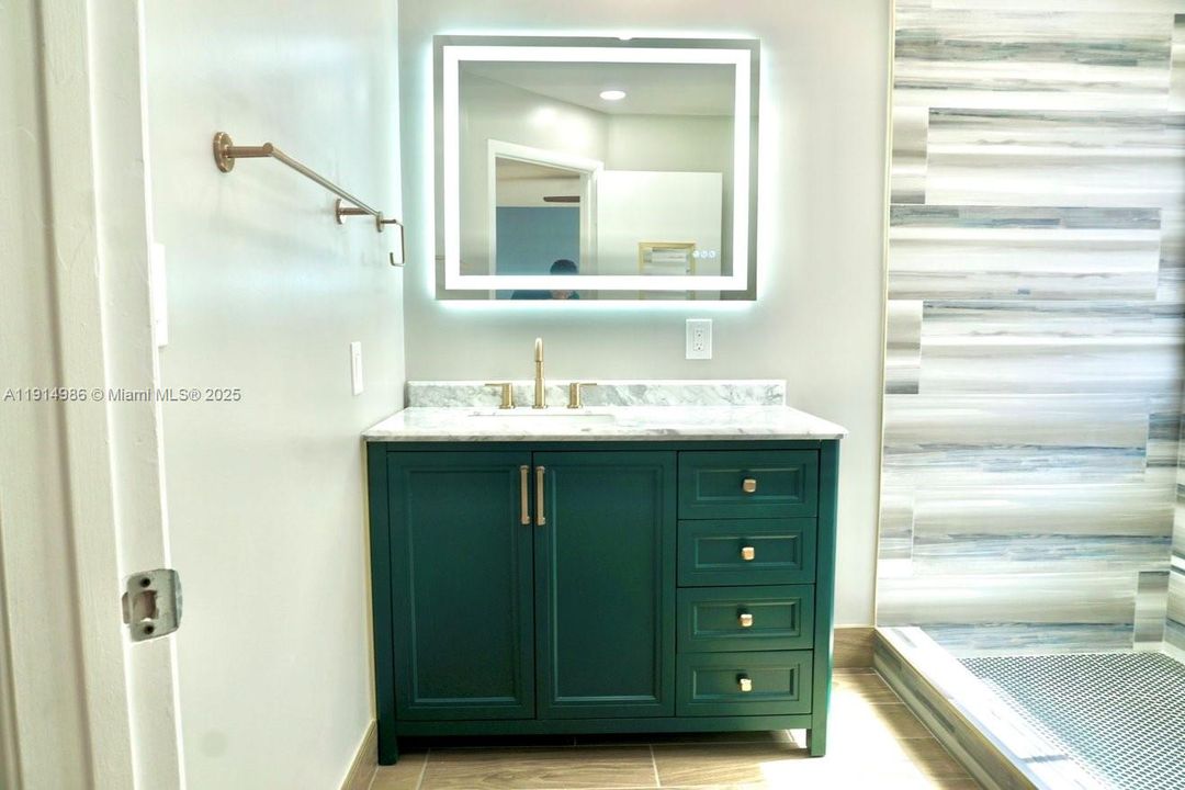 Activo con contrato: $2,800 (2 camas, 2 baños, 1349 Pies cuadrados)