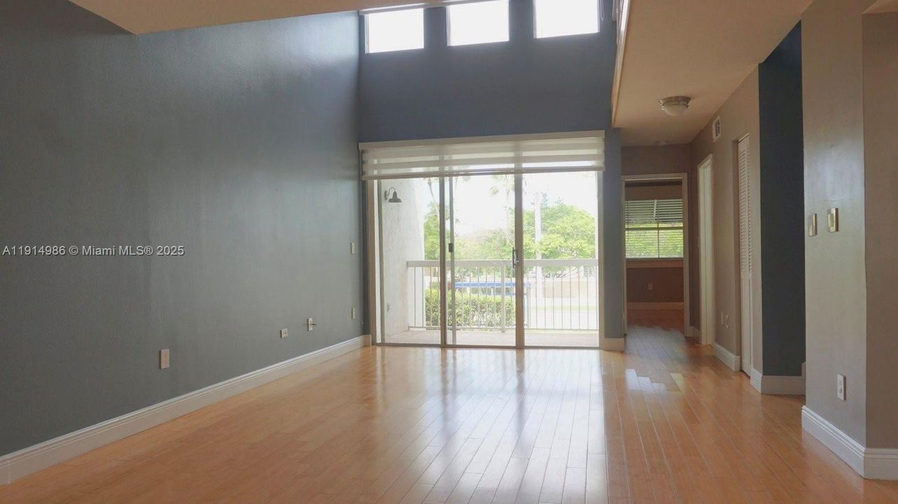 Activo con contrato: $2,800 (2 camas, 2 baños, 1349 Pies cuadrados)