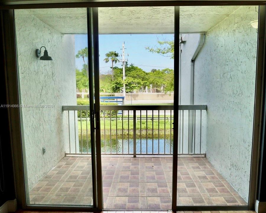 Activo con contrato: $2,800 (2 camas, 2 baños, 1349 Pies cuadrados)