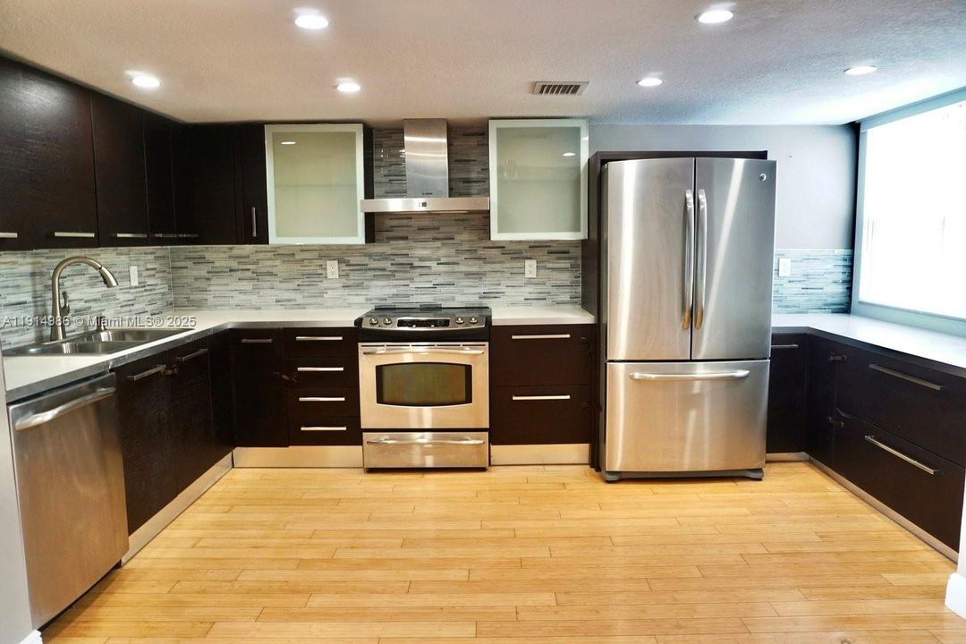 Activo con contrato: $2,800 (2 camas, 2 baños, 1349 Pies cuadrados)