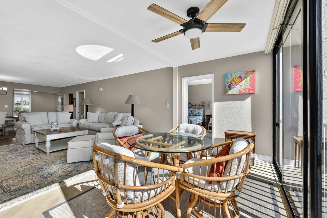 EXTENDED LIVING ROOM................