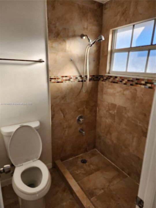 Activo con contrato: $2,750 (3 camas, 2 baños, 1150 Pies cuadrados)