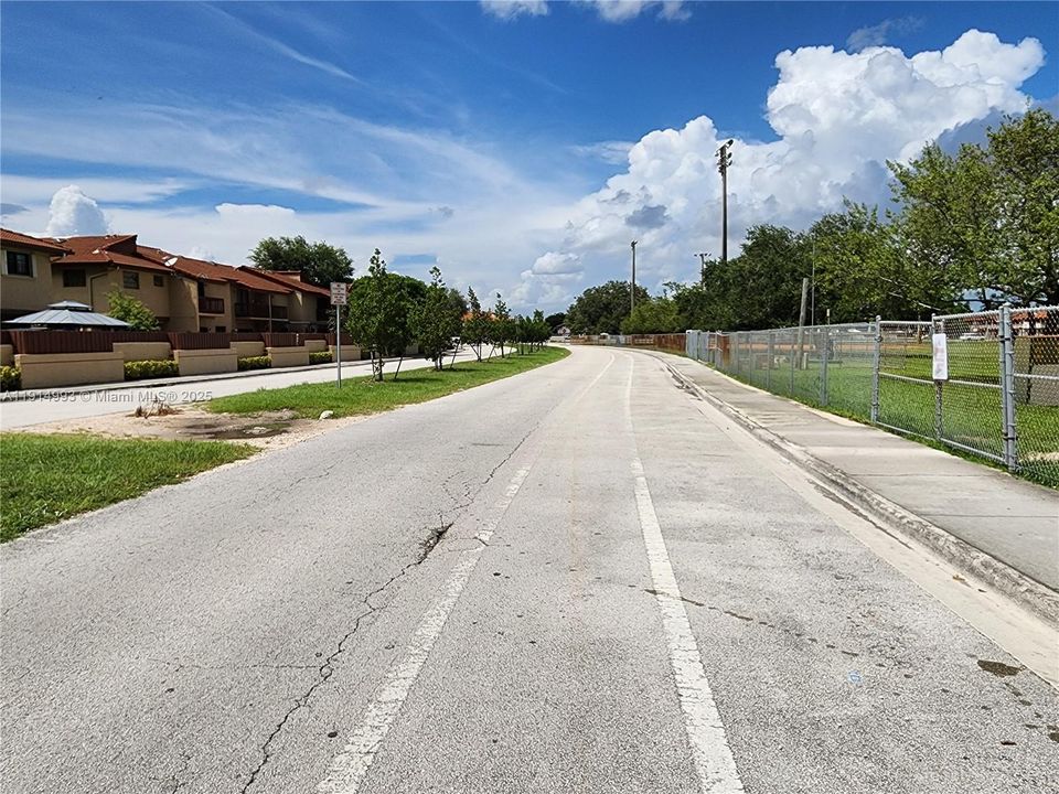 Activo con contrato: $2,750 (3 camas, 2 baños, 1150 Pies cuadrados)