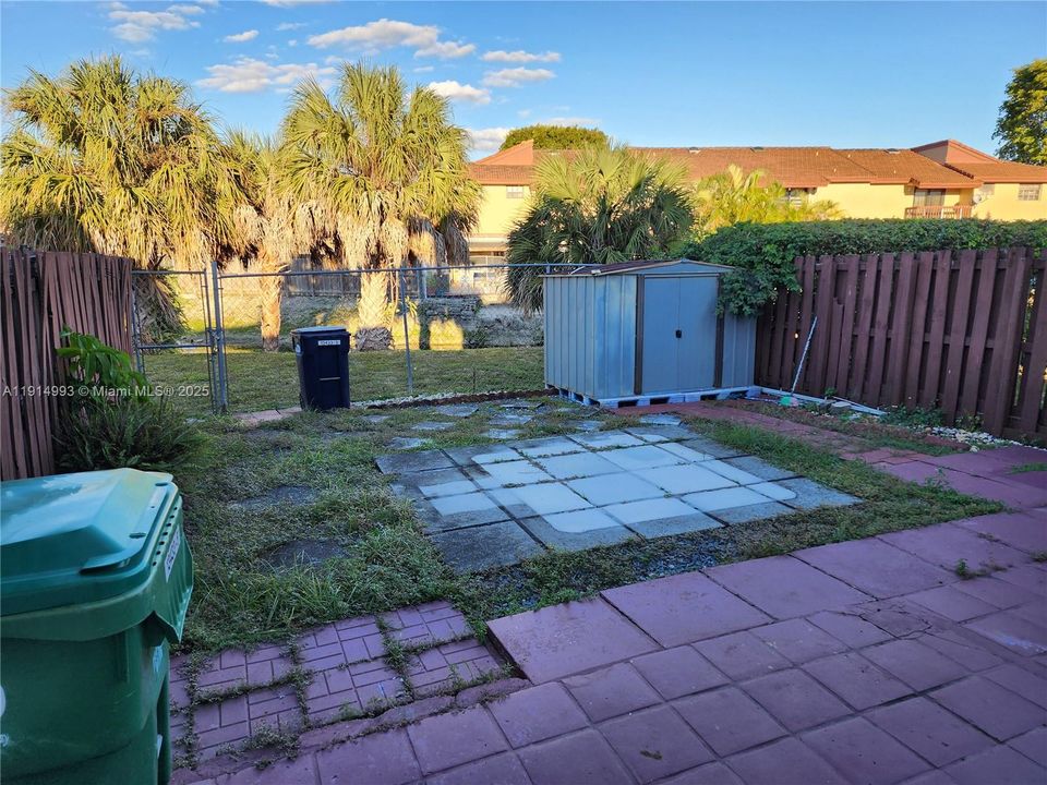 Activo con contrato: $2,750 (3 camas, 2 baños, 1150 Pies cuadrados)