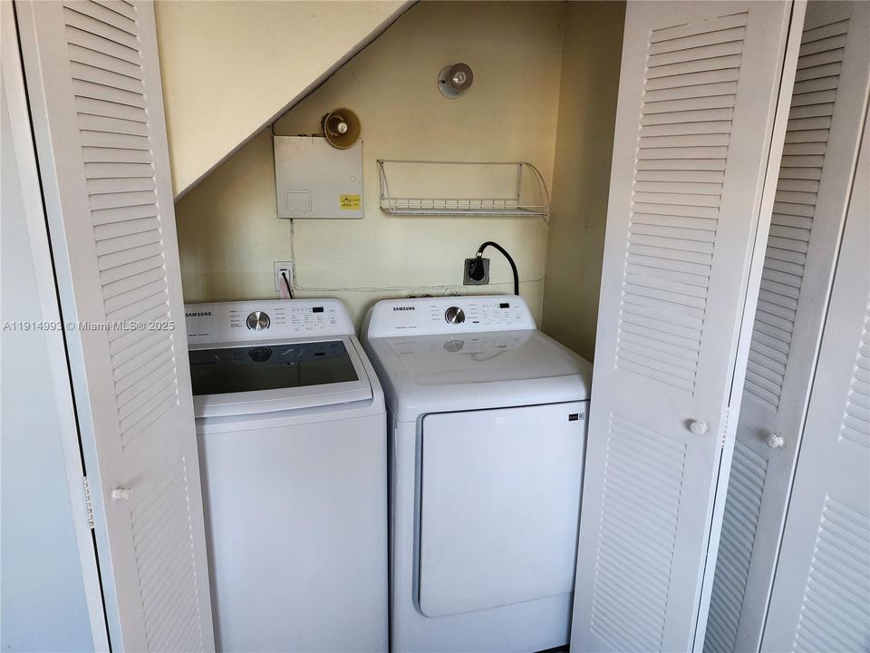 Activo con contrato: $2,750 (3 camas, 2 baños, 1150 Pies cuadrados)