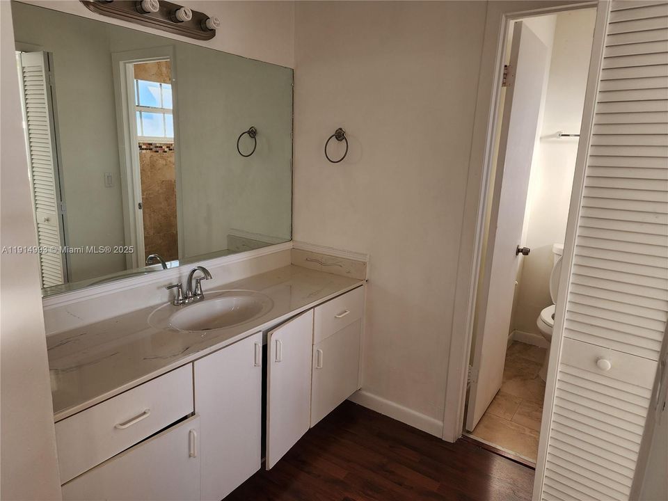 Activo con contrato: $2,750 (3 camas, 2 baños, 1150 Pies cuadrados)