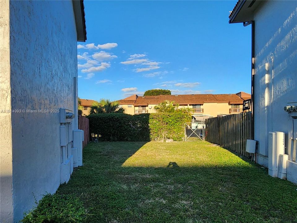 Activo con contrato: $2,750 (3 camas, 2 baños, 1150 Pies cuadrados)