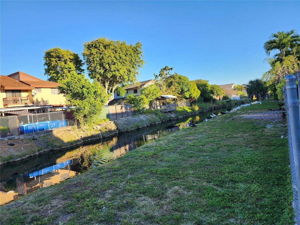 Activo con contrato: $2,750 (3 camas, 2 baños, 1150 Pies cuadrados)