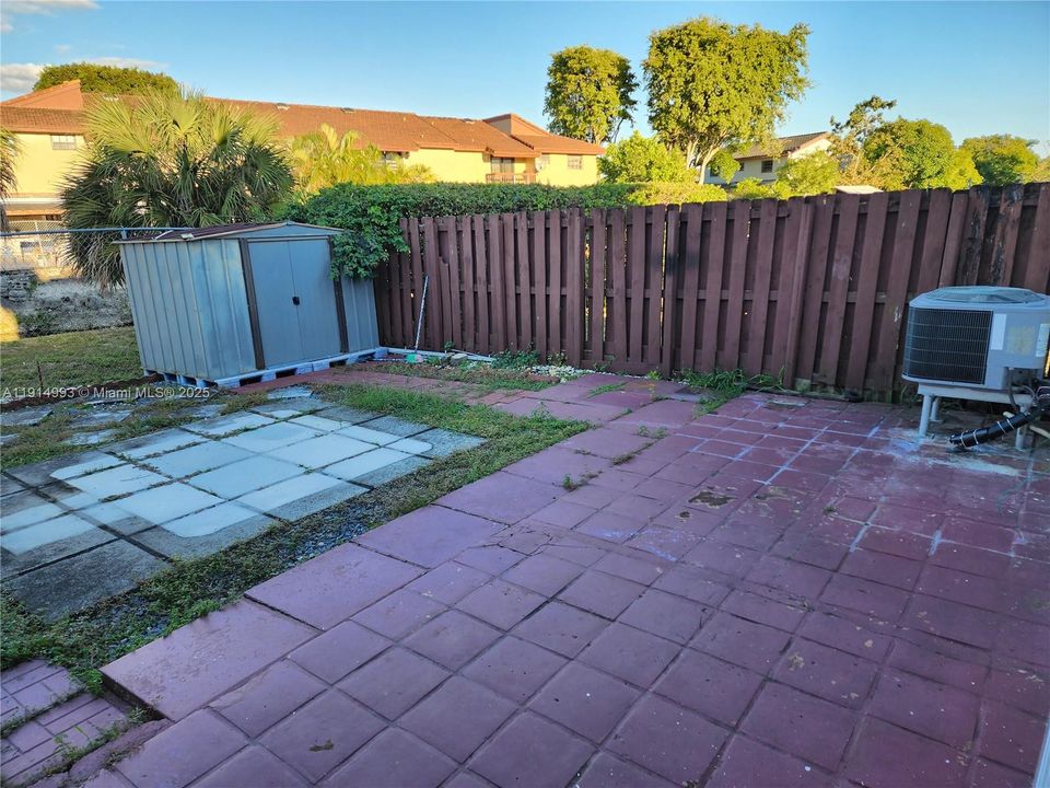 Activo con contrato: $2,750 (3 camas, 2 baños, 1150 Pies cuadrados)