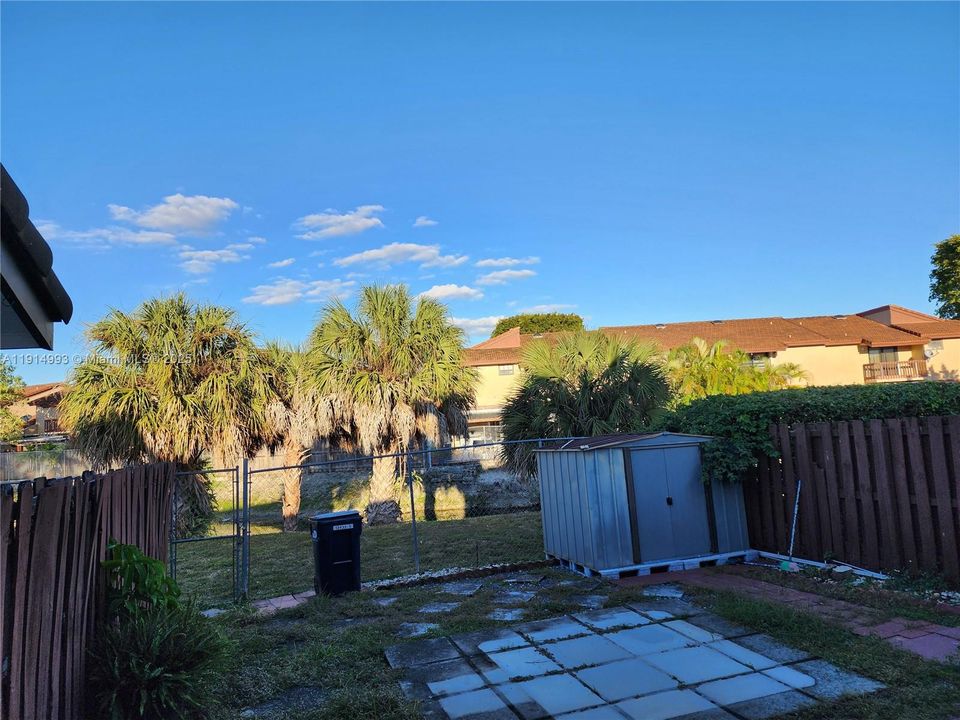 Activo con contrato: $2,750 (3 camas, 2 baños, 1150 Pies cuadrados)