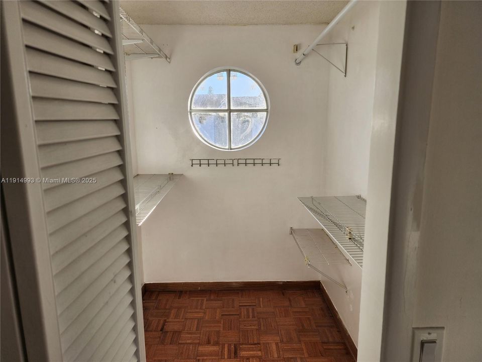 Activo con contrato: $2,750 (3 camas, 2 baños, 1150 Pies cuadrados)