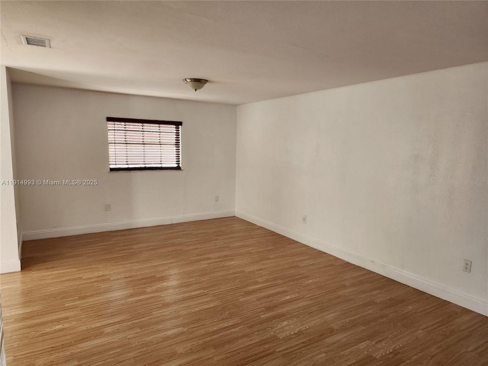 Activo con contrato: $2,750 (3 camas, 2 baños, 1150 Pies cuadrados)