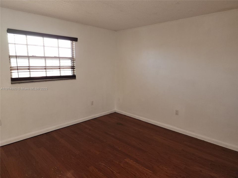 Activo con contrato: $2,750 (3 camas, 2 baños, 1150 Pies cuadrados)