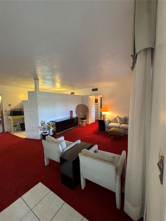 Activo con contrato: $549,000 (3 camas, 2 baños, 2122 Pies cuadrados)