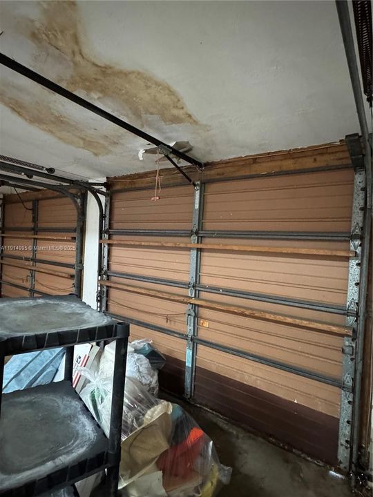 Activo con contrato: $549,000 (3 camas, 2 baños, 2122 Pies cuadrados)