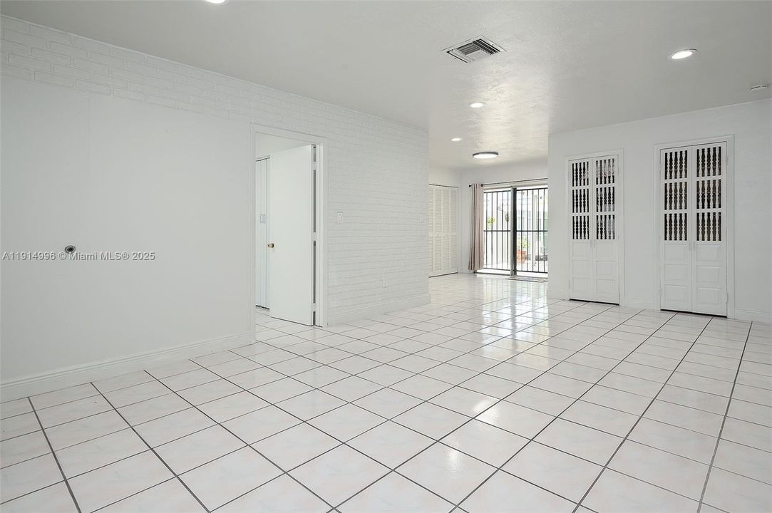 Activo con contrato: $485,000 (3 camas, 1 baños, 1015 Pies cuadrados)