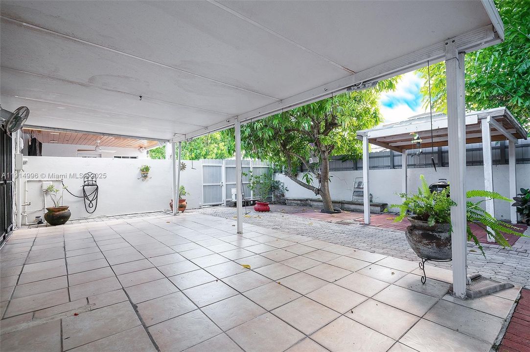 Activo con contrato: $485,000 (3 camas, 1 baños, 1015 Pies cuadrados)