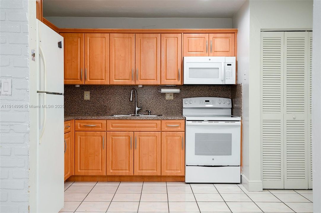 Activo con contrato: $485,000 (3 camas, 1 baños, 1015 Pies cuadrados)