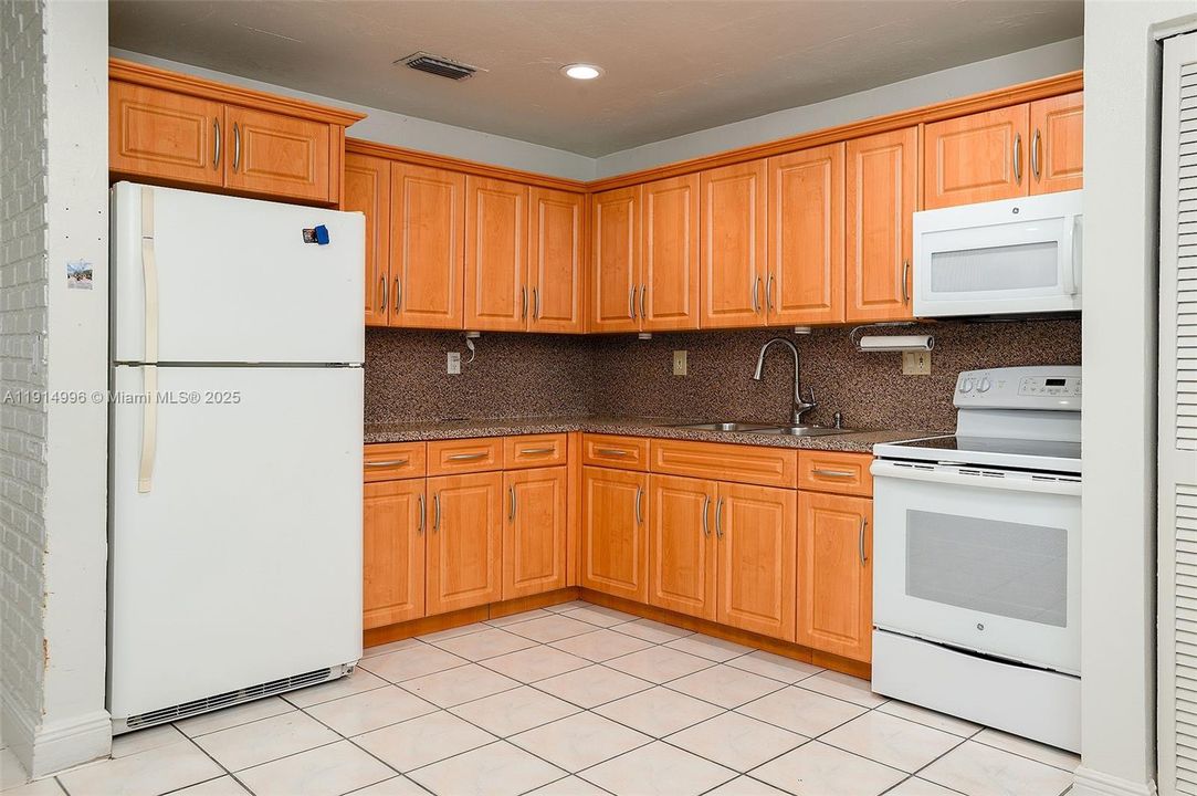 Activo con contrato: $485,000 (3 camas, 1 baños, 1015 Pies cuadrados)