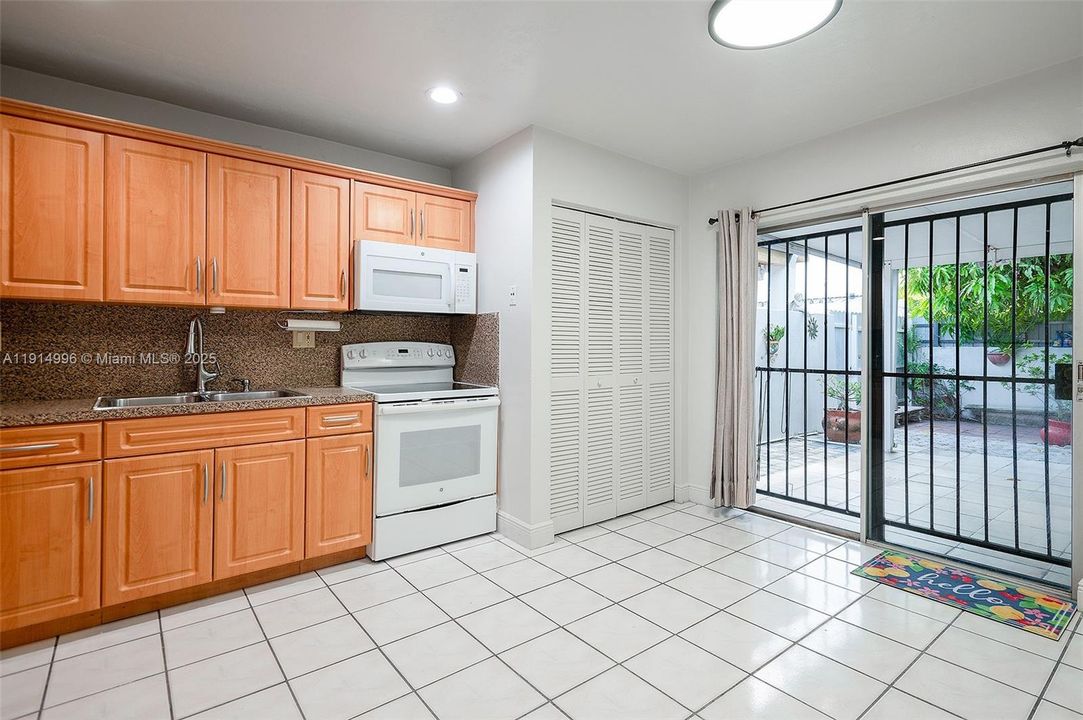 Activo con contrato: $485,000 (3 camas, 1 baños, 1015 Pies cuadrados)