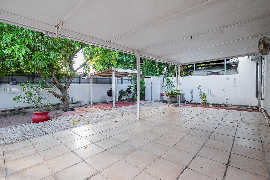 Activo con contrato: $485,000 (3 camas, 1 baños, 1015 Pies cuadrados)