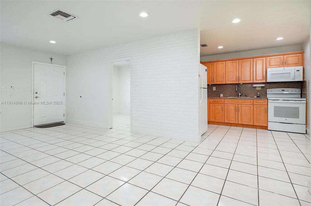 Activo con contrato: $485,000 (3 camas, 1 baños, 1015 Pies cuadrados)