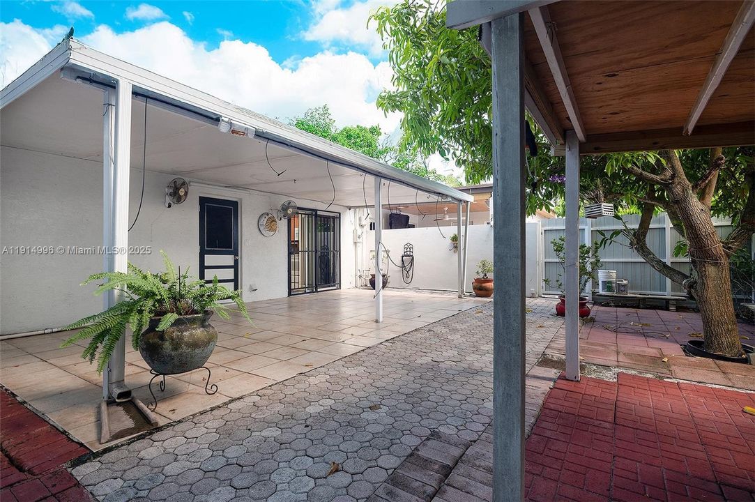 Activo con contrato: $485,000 (3 camas, 1 baños, 1015 Pies cuadrados)