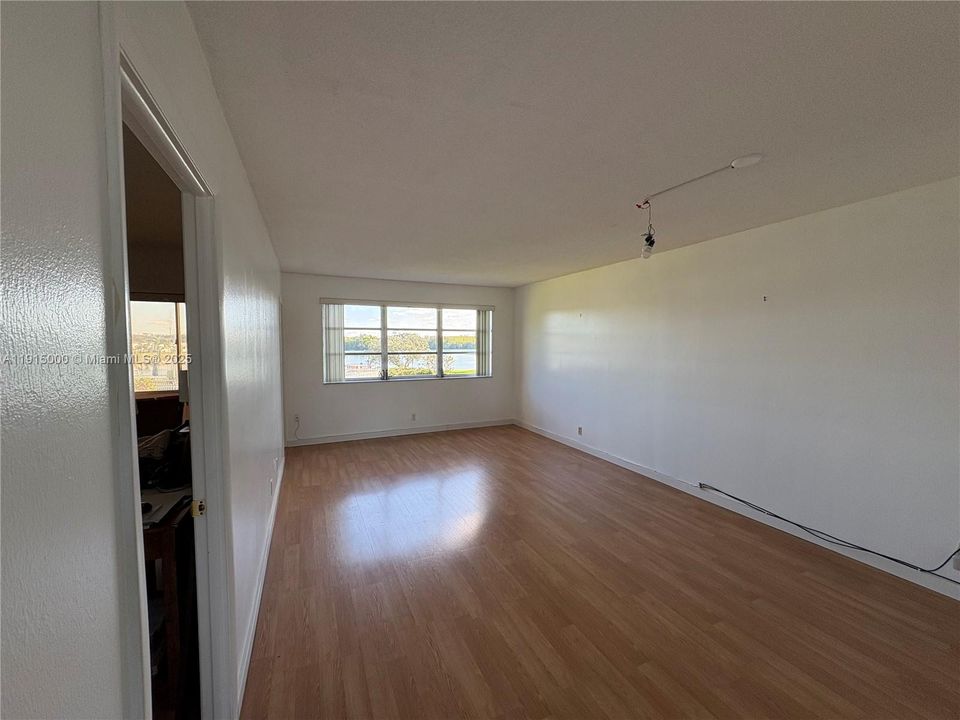 Huge and brigth  dining living