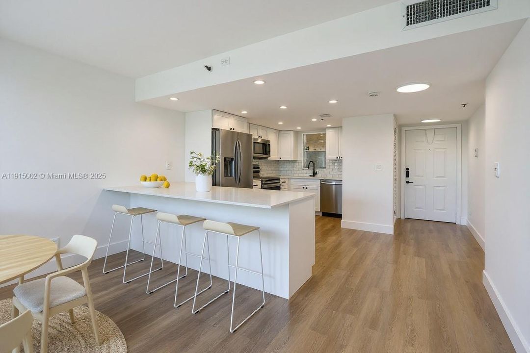 Activo con contrato: $254,999 (2 camas, 2 baños, 1140 Pies cuadrados)