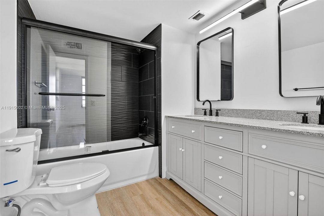 Activo con contrato: $254,999 (2 camas, 2 baños, 1140 Pies cuadrados)